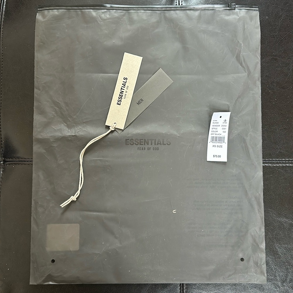 ESSENTIALS FEAR OF GOD merch bag & tags